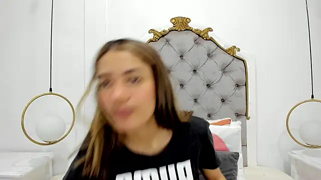 Skylerwhite02 online show from 06-18-26, 03:51