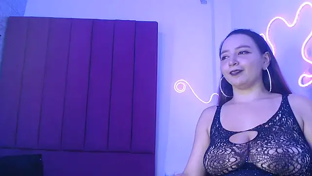 Snapshot of Mia2xsmith chatting on 06-18-26, 08:47 Mia2xsmith online show from 06-18-26, 08:47