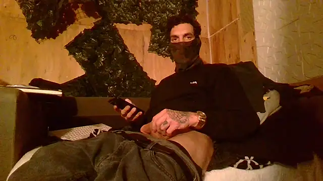 Snapshot of Sillycatfish chatting on 12-16-25, 03:33 Sillycatfish online show from 12-16-25, 03:33