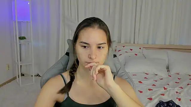SeraphineClark online show from 10-11-25, 02:22