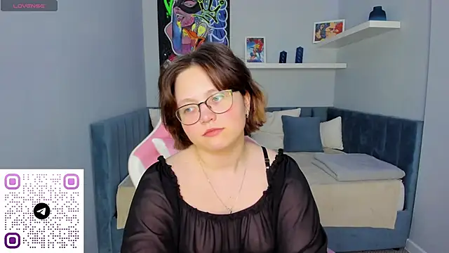 Mila  Cutee online show from 10-19-25, 01:28