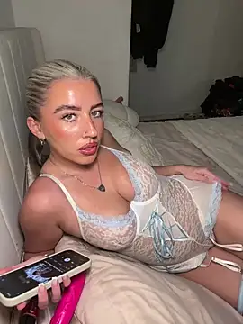 Snapshot of BlondeBetty chatting on 02-22-26, 05:55 BlondeBetty online show from 02-22-26, 05:55