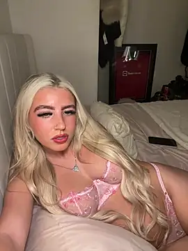 Snapshot of BlondeBetty chatting on 03-08-26, 07:28 BlondeBetty online show from 03-08-26, 07:28