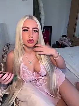 Snapshot of BlondeBetty chatting on 03-17-26, 03:26 BlondeBetty online show from 03-17-26, 03:26