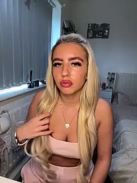 Snapshot of BlondeBetty chatting on 03-24-26, 08:52 BlondeBetty online show from 03-24-26, 08:52