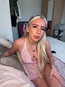 Snapshot of BlondeBetty chatting on 03-26-26, 03:17 BlondeBetty online show from 03-26-26, 03:17