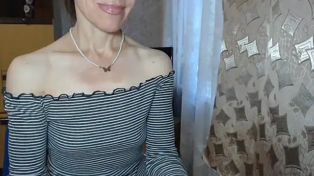 Snapshot of Two_Sisters chatting on 09-17-25, 04:36 Two Sisters online show from 09-17-25, 04:36