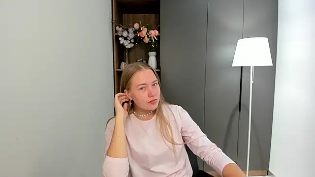 Snapshot of AlbaMesick chatting on 09-11-25, 05:40 AlbaMesick online show from 09-11-25, 05:40