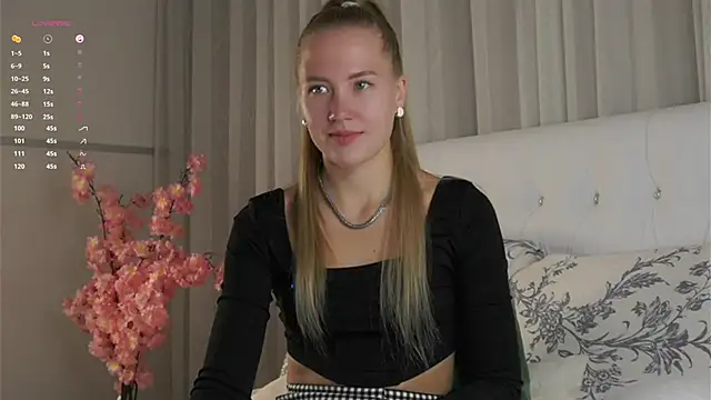 Snapshot of AlbaMesick chatting on 09-19-25, 12:06 AlbaMesick online show from 09-19-25, 12:06