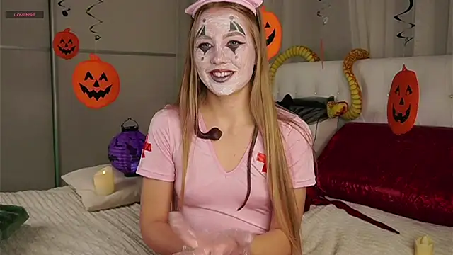 Snapshot of AlbaMesick chatting on 10-29-25, 12:07 AlbaMesick online show from 10-29-25, 12:07