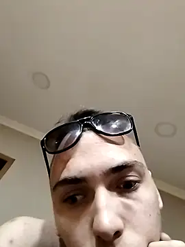 Strawboyy online show from 10-30-25, 04:52