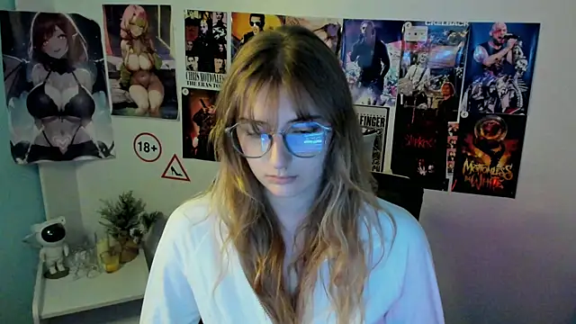 Snapshot of NeyliDream chatting on 10-11-25, 06:34 NeyliDream online show from 10-11-25, 06:34