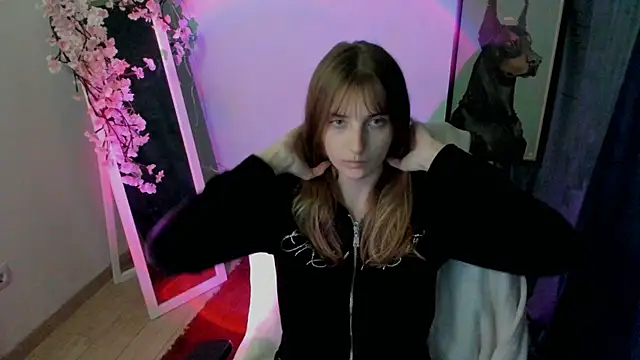 Snapshot of NeyliDream chatting on 12-19-25, 01:18 NeyliDream online show from 12-19-25, 01:18