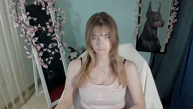 Snapshot of NeyliDream chatting on 12-21-25, 01:18 NeyliDream online show from 12-21-25, 01:18