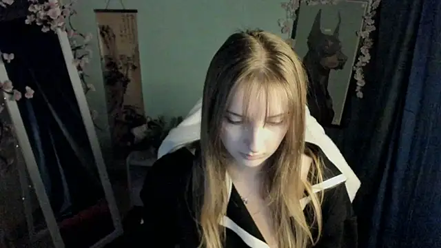 Snapshot of NeyliDream chatting on 01-16-26, 01:04 NeyliDream online show from 01-16-26, 01:04