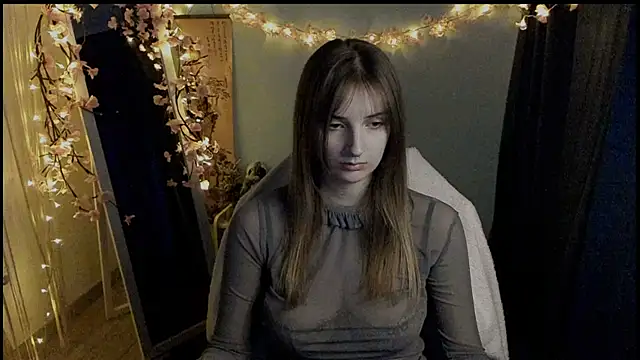 Snapshot of NeyliDream chatting on 03-06-26, 01:18 NeyliDream online show from 03-06-26, 01:18