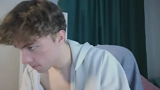 Snapshot of MarkShot_ chatting on 09-18-25, 02:30 MarkShot online show from 09-18-25, 02:30