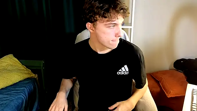 Snapshot of MarkShot_ chatting on 09-27-25, 02:44 MarkShot online show from 09-27-25, 02:44