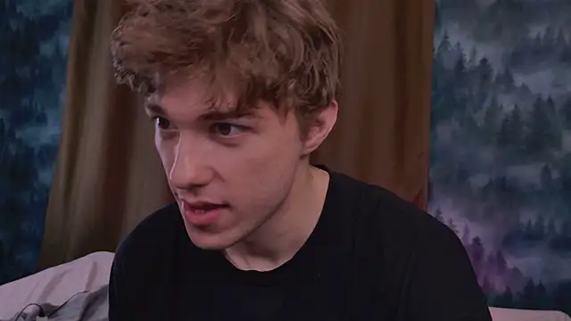 Snapshot of MarkShot_ chatting on 10-20-25, 03:01 MarkShot online show from 10-20-25, 03:01