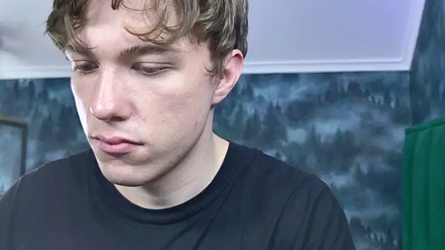 Snapshot of MarkShot_ chatting on 11-17-25, 04:24 MarkShot online show from 11-17-25, 04:24