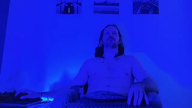 Snapshot of AlbinoAdonis chatting on 10-01-25, 08:37 AlbinoAdonis online show from 10-01-25, 08:37