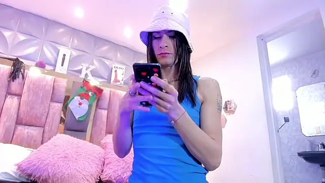 Snapshot of Charlotte_Landry__ chatting on 12-03-25, 04:05 Charlotte Landry online show from 12-03-25, 04:05