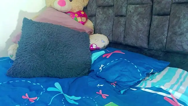 Snapshot of Charlotte_Landry__ chatting on 12-16-25, 06:46 Charlotte Landry online show from 12-16-25, 06:46