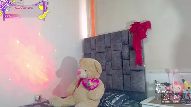 Snapshot of Charlotte_Landry__ chatting on 12-20-25, 06:04 Charlotte Landry online show from 12-20-25, 06:04