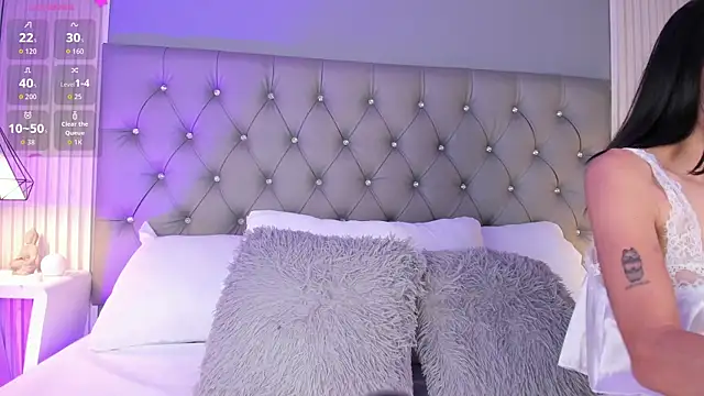 LunaBloomn online show from 02-12-26, 05:08