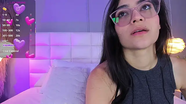 LunaBloomn online show from 04-28-26, 05:07