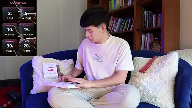 tightncuteass online show from 04-24-26, 08:00