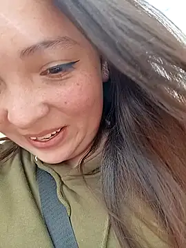 Snapshot of Lunna_azul chatting on 09-19-25, 02:40 Lunna azul online show from 09-19-25, 02:40