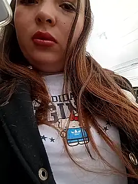 Snapshot of Lunna_azul chatting on 09-25-25, 02:21 Lunna azul online show from 09-25-25, 02:21