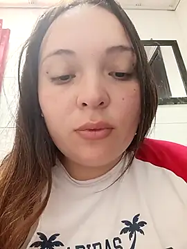 Snapshot of Lunna_azul chatting on 10-05-25, 05:22 Lunna azul online show from 10-05-25, 05:22