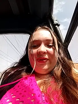 Snapshot of Lunna_azul chatting on 10-19-25, 02:07 Lunna azul online show from 10-19-25, 02:07