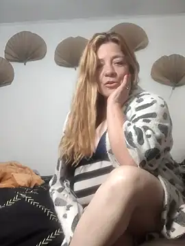 Snapshot of Casandra_Cruz chatting on 09-28-25, 01:00 Casandra Cruz online show from 09-28-25, 01:00