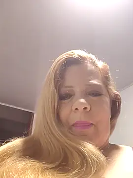 Snapshot of Casandra_Cruz chatting on 10-11-25, 12:32 Casandra Cruz online show from 10-11-25, 12:32