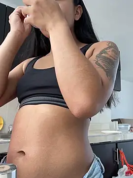 Leslie Bussh  online show from 03-04-26, 03:40