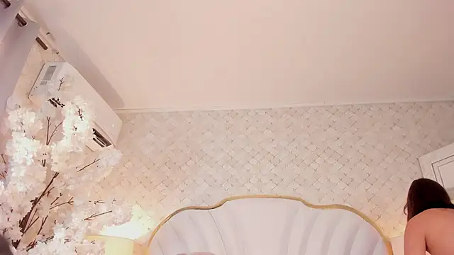 Snapshot of Lauuu2007 chatting on 12-22-25, 08:39 Lauuu2007 online show from 12-22-25, 08:39