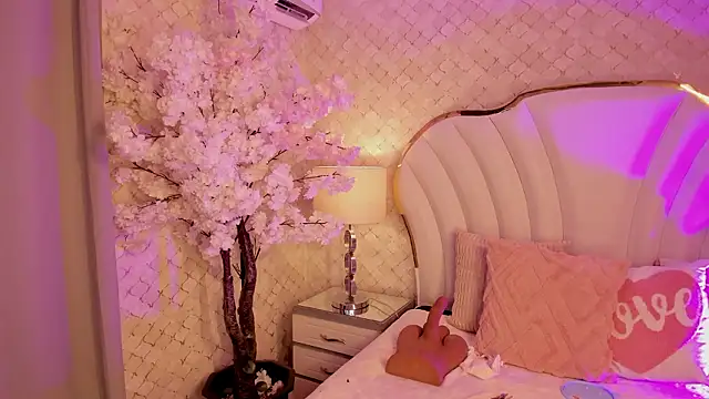 Snapshot of Lauuu2007 chatting on 03-08-26, 01:48 Lauuu2007 online show from 03-08-26, 01:48