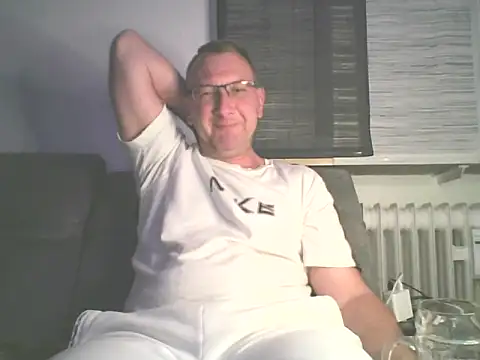 Snapshot of niezlomny75 chatting on 09-16-25, 07:15 niezlomny75 online show from 09-16-25, 07:15