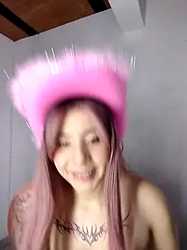 Mia feets online show from 10-29-25, 07:15