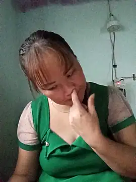 Snapshot of Tamara-a chatting on 10-25-25, 12:40 Tamara-a online show from 10-25-25, 12:40