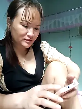 Snapshot of Tamara-a chatting on 10-28-25, 01:09 Tamara-a online show from 10-28-25, 01:09