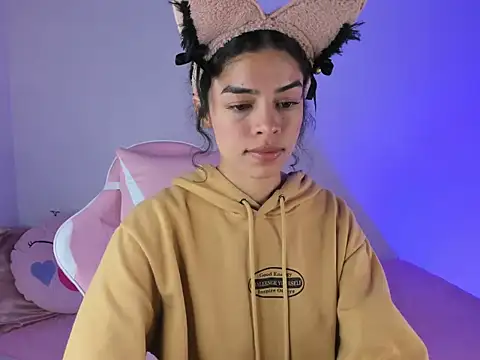 Snapshot of maddy_parker__ chatting on 10-24-25, 03:14 maddy parker online show from 10-24-25, 03:14