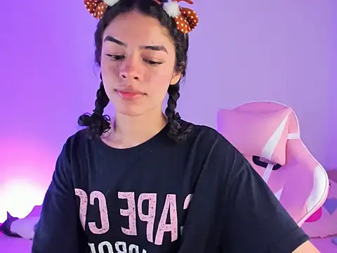 Snapshot of maddy_parker__ chatting on 11-12-25, 09:03 maddy parker online show from 11-12-25, 09:03