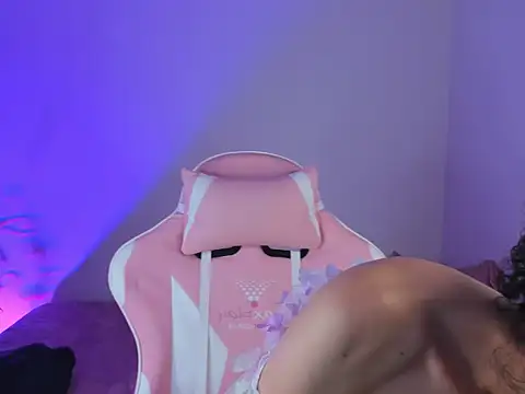 Snapshot of maddy_parker__ chatting on 01-10-26, 10:03 maddy parker online show from 01-10-26, 10:03