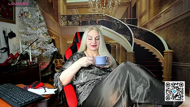 Nina Devillle online show from 01-12-26, 03:23