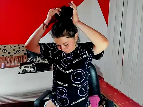 Snapshot of Soffy_Skye chatting on 11-07-25, 04:12 Soffy Skye online show from 11-07-25, 04:12