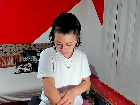 Snapshot of Soffy_Skye chatting on 11-09-25, 03:49 Soffy Skye online show from 11-09-25, 03:49